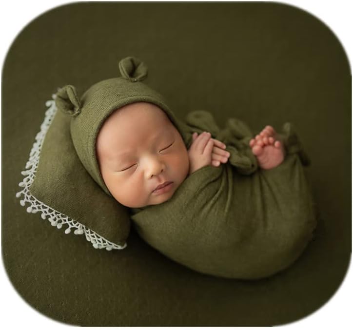 Vemonllas Prop Set for Newborn Boys Girls poses like a pro